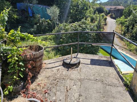 Moradia T3 com piscina, Lugar de Água Redonda, em Cabeceiras de Bato