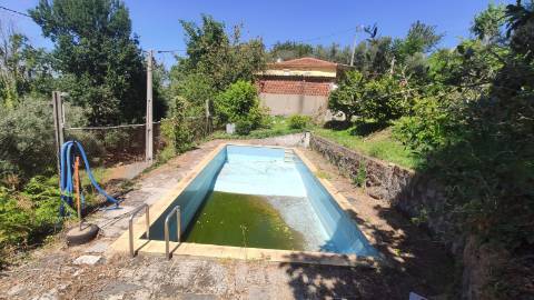 Moradia T3 com piscina, Lugar de Água Redonda, em Cabeceiras de Bato