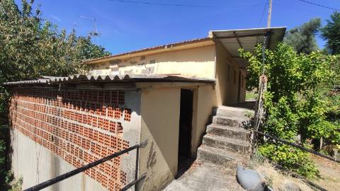 Moradia T3 com piscina, Lugar de Água Redonda, em Cabeceiras de Bato