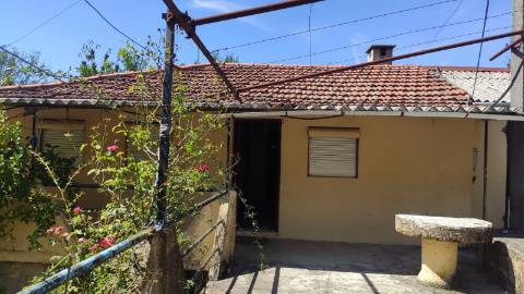 Moradia T3 com piscina, Lugar de Água Redonda, em Cabeceiras de Bato