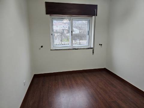 Apartamento T3 com terraça, no Arco de Baúlhe, Cabeceiras de Basto