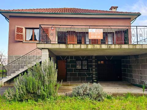 Moradia T4, em Cunhas, Cabeceiras de Basto