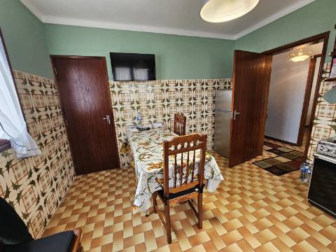 Moradia T4, em Cunhas, Cabeceiras de Basto