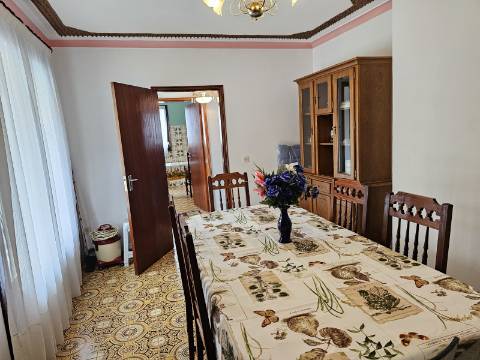 Moradia T4, em Cunhas, Cabeceiras de Basto