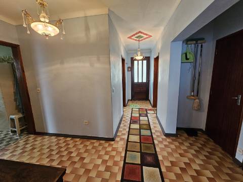 Moradia T4, em Cunhas, Cabeceiras de Basto