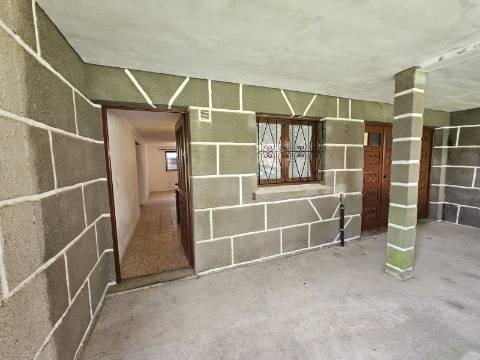 Moradia T4, em Cunhas, Cabeceiras de Basto