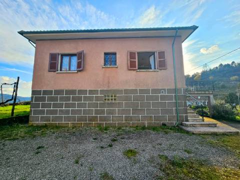 Moradia T4, em Cunhas, Cabeceiras de Basto