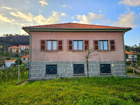 Moradia T4, em Cunhas, Cabeceiras de Basto