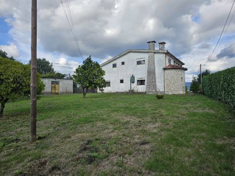 Moradia Bifamiliar T2 e T2, no Lugar da Cancela, próximo a Vila de Cabeceiras de Basto