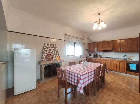 Moradia Bifamiliar T2 e T2, no Lugar da Cancela, próximo a Vila de Cabeceiras de Basto