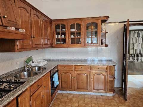 Moradia Bifamiliar T2 e T2, no Lugar da Cancela, próximo a Vila de Cabeceiras de Basto