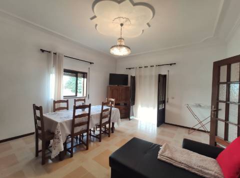 Moradia Bifamiliar T2 e T2, no Lugar da Cancela, próximo a Vila de Cabeceiras de Basto