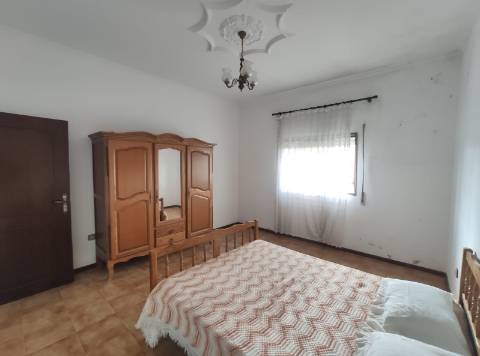 Moradia Bifamiliar T2 e T2, no Lugar da Cancela, próximo a Vila de Cabeceiras de Basto