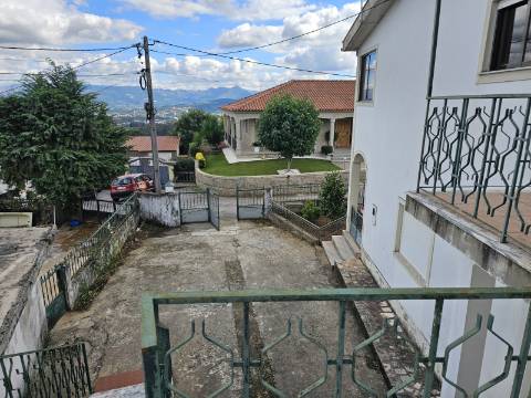 Moradia Bifamiliar T2 e T2, no Lugar da Cancela, próximo a Vila de Cabeceiras de Basto
