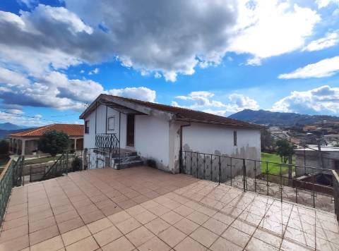 Moradia Bifamiliar T2 e T2, no Lugar da Cancela, próximo a Vila de Cabeceiras de Basto