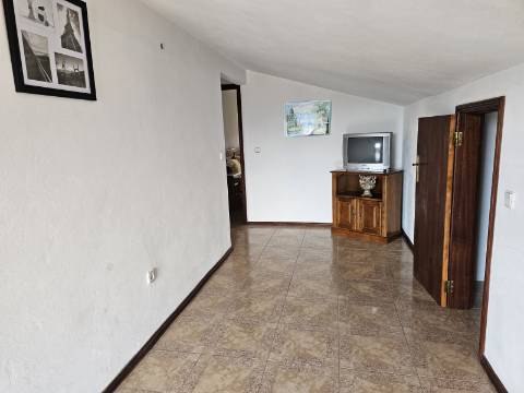 Moradia Bifamiliar T2 e T2, no Lugar da Cancela, próximo a Vila de Cabeceiras de Basto