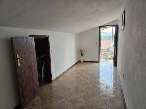 Moradia Bifamiliar T2 e T2, no Lugar da Cancela, próximo a Vila de Cabeceiras de Basto