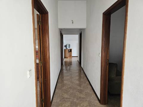 Moradia Bifamiliar T2 e T2, no Lugar da Cancela, próximo a Vila de Cabeceiras de Basto