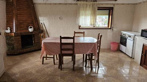 Moradia Bifamiliar T2 e T2, no Lugar da Cancela, próximo a Vila de Cabeceiras de Basto