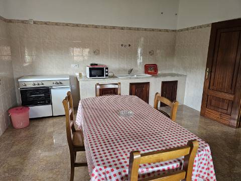 Moradia Bifamiliar T2 e T2, no Lugar da Cancela, próximo a Vila de Cabeceiras de Basto