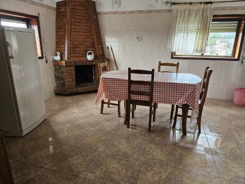 Moradia Bifamiliar T2 e T2, no Lugar da Cancela, próximo a Vila de Cabeceiras de Basto