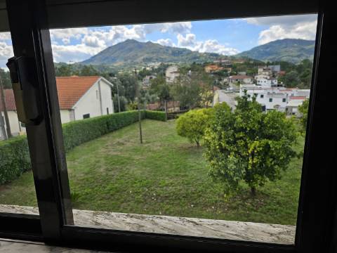 Moradia Bifamiliar T2 e T2, no Lugar da Cancela, próximo a Vila de Cabeceiras de Basto