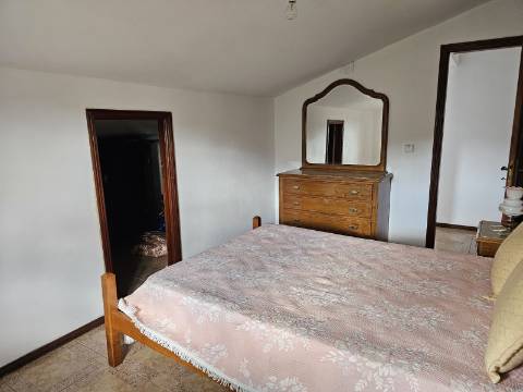 Moradia Bifamiliar T2 e T2, no Lugar da Cancela, próximo a Vila de Cabeceiras de Basto