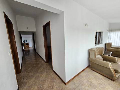 Moradia Bifamiliar T2 e T2, no Lugar da Cancela, próximo a Vila de Cabeceiras de Basto