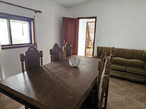 Moradia Bifamiliar T2 e T2, no Lugar da Cancela, próximo a Vila de Cabeceiras de Basto