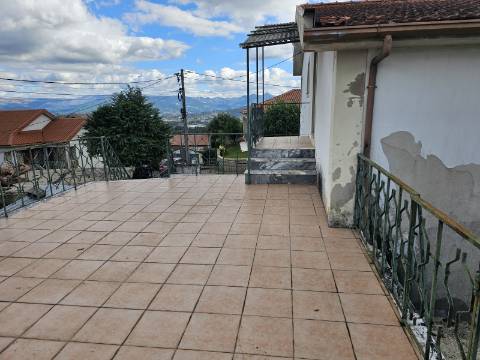 Moradia Bifamiliar T2 e T2, no Lugar da Cancela, próximo a Vila de Cabeceiras de Basto