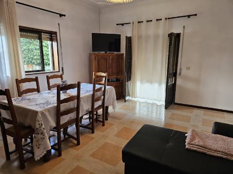 Moradia Bifamiliar T2 e T2, no Lugar da Cancela, próximo a Vila de Cabeceiras de Basto