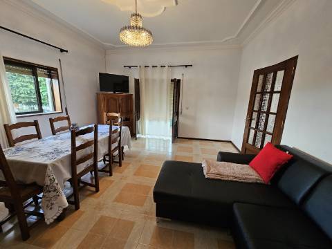 Moradia Bifamiliar T2 e T2, no Lugar da Cancela, próximo a Vila de Cabeceiras de Basto