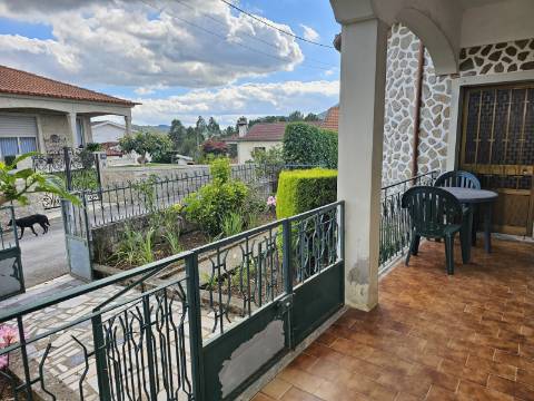 Moradia Bifamiliar T2 e T2, no Lugar da Cancela, próximo a Vila de Cabeceiras de Basto