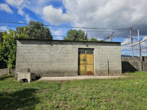 Moradia Bifamiliar T2 e T2, no Lugar da Cancela, próximo a Vila de Cabeceiras de Basto