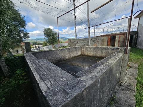 Moradia Bifamiliar T2 e T2, no Lugar da Cancela, próximo a Vila de Cabeceiras de Basto