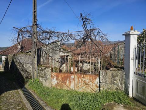 Ruína em Cambezes, Cabeceiras de Basto
