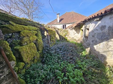 Ruína em Cambezes, Cabeceiras de Basto