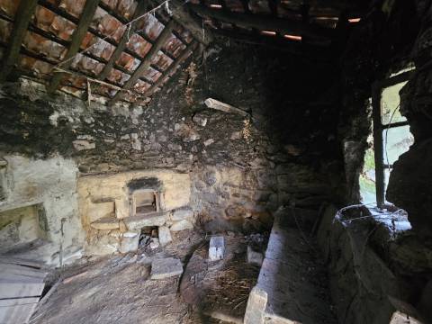 Ruína em Cambezes, Cabeceiras de Basto