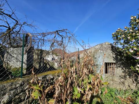 Ruína em Cambezes, Cabeceiras de Basto