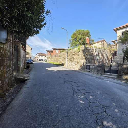 Moradia com projeto aprovado para 10 apartamentos, no Centro da Vila de Cabeceiras de Basto