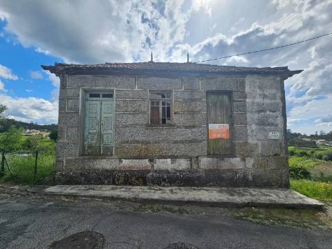 Moradia T2 em Pedra para Restauro com Projeto Aprovado - Ardegão, Fafe