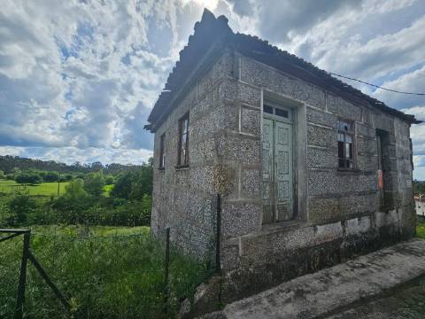 Moradia T2 em Pedra para Restauro com Projeto Aprovado - Ardegão, Fafe