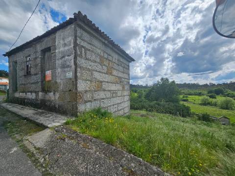 Moradia T2 em Pedra para Restauro com Projeto Aprovado - Ardegão, Fafe