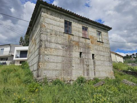 Moradia T2 em Pedra para Restauro com Projeto Aprovado - Ardegão, Fafe