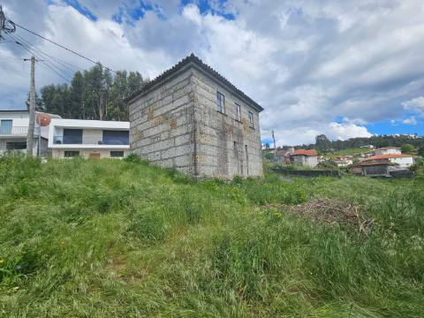 Moradia T2 em Pedra para Restauro com Projeto Aprovado - Ardegão, Fafe