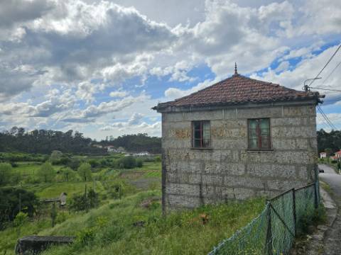 Moradia T2 em Pedra para Restauro com Projeto Aprovado - Ardegão, Fafe