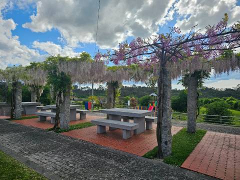 Moradia T2 em Pedra para Restauro com Projeto Aprovado - Ardegão, Fafe