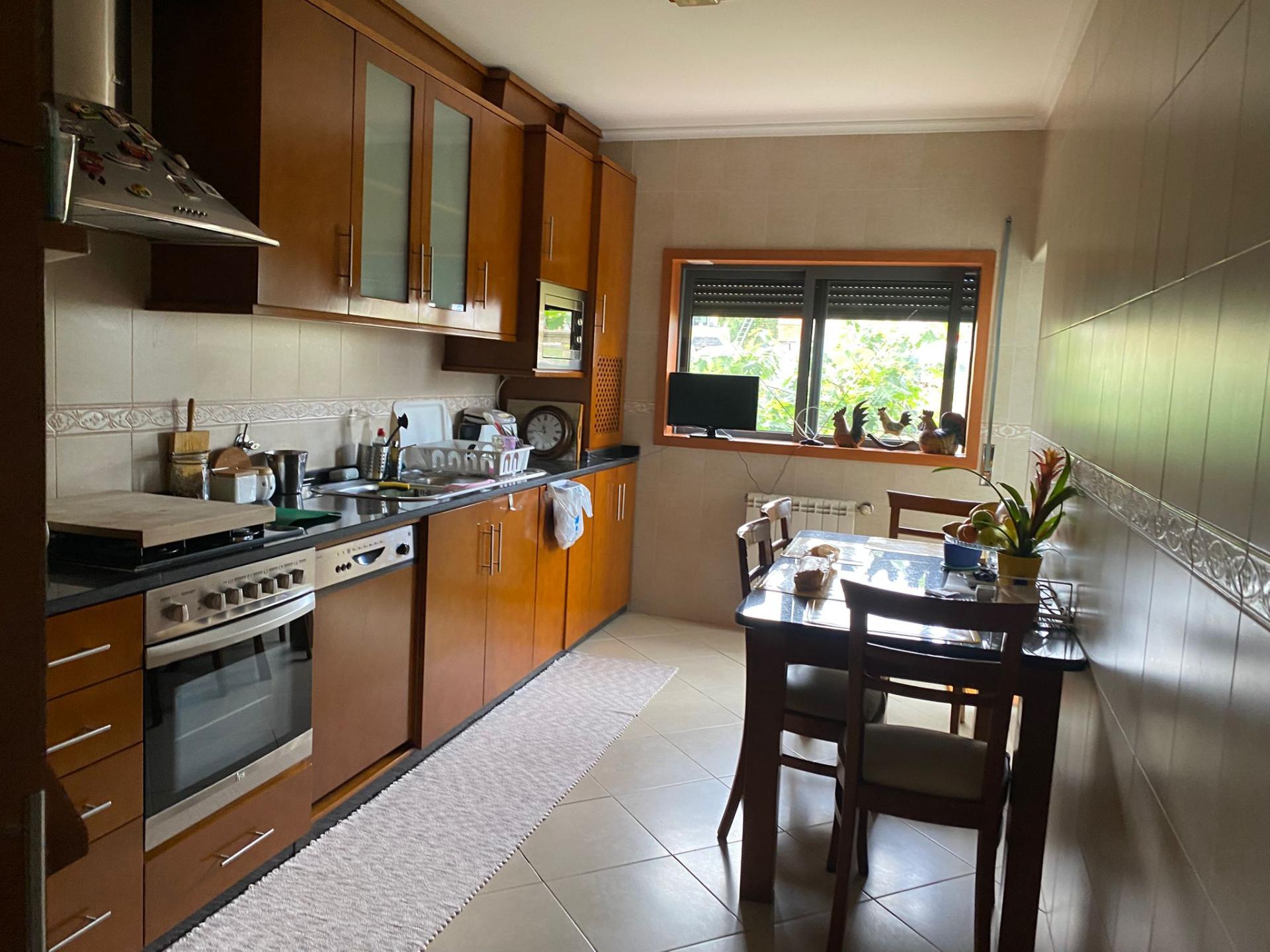 Apartamento T3 em frente ao Mercado Municipal, na Vila de Cabeceiras de Basto