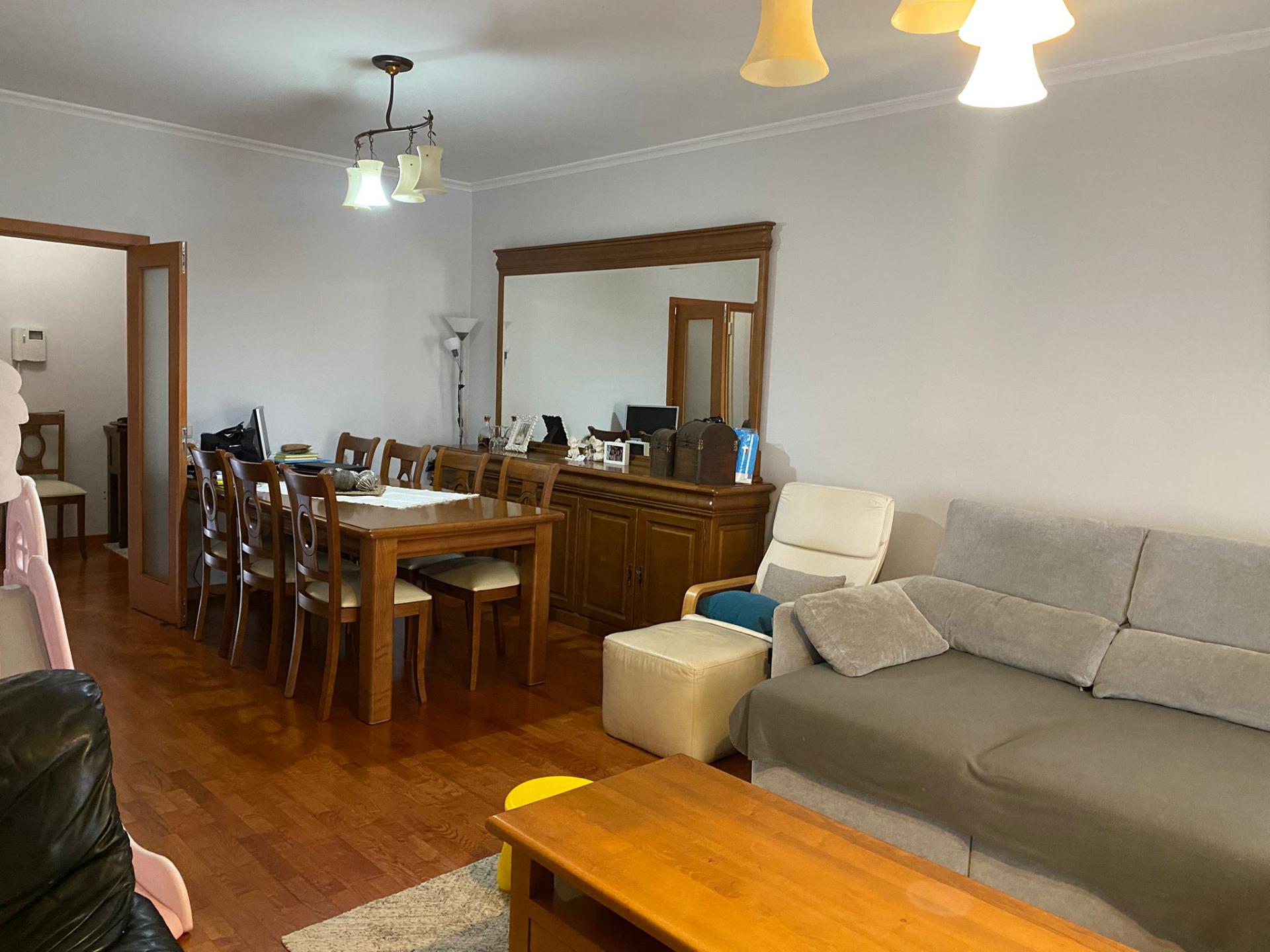 Apartamento T3 em frente ao Mercado Municipal, na Vila de Cabeceiras de Basto