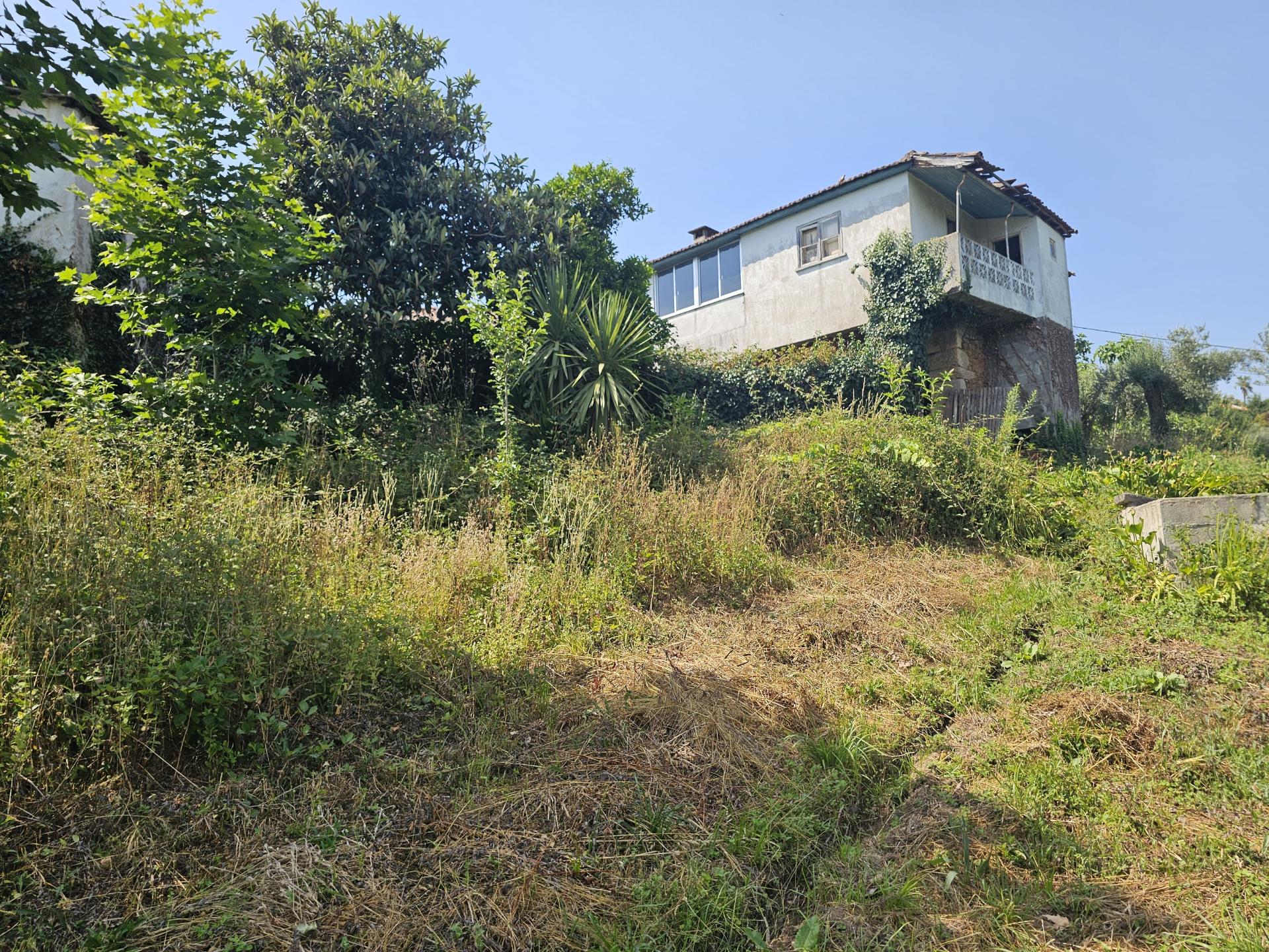 Moradia para restauro em Outeirinho, Cabeceiras de Basto
